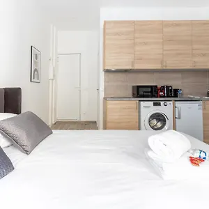 Apartment Hsh Ballu - Saint-lazare Cosy Studio, Paris
